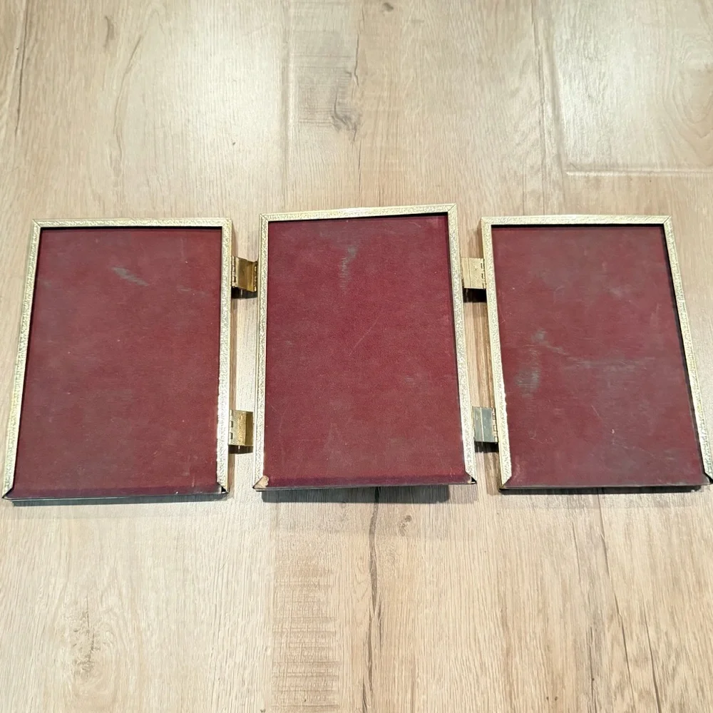 Vintage MCM Tri-fold Picture Photo Frame Gold‎ Tone Ornate Metal Hinged, 5”x7”